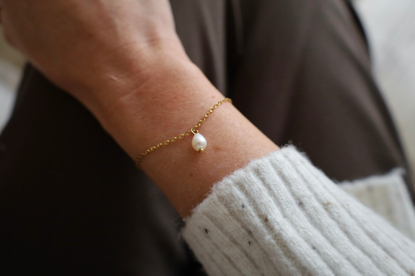 Tiny Freshwater Pearl Bracelet- Gold