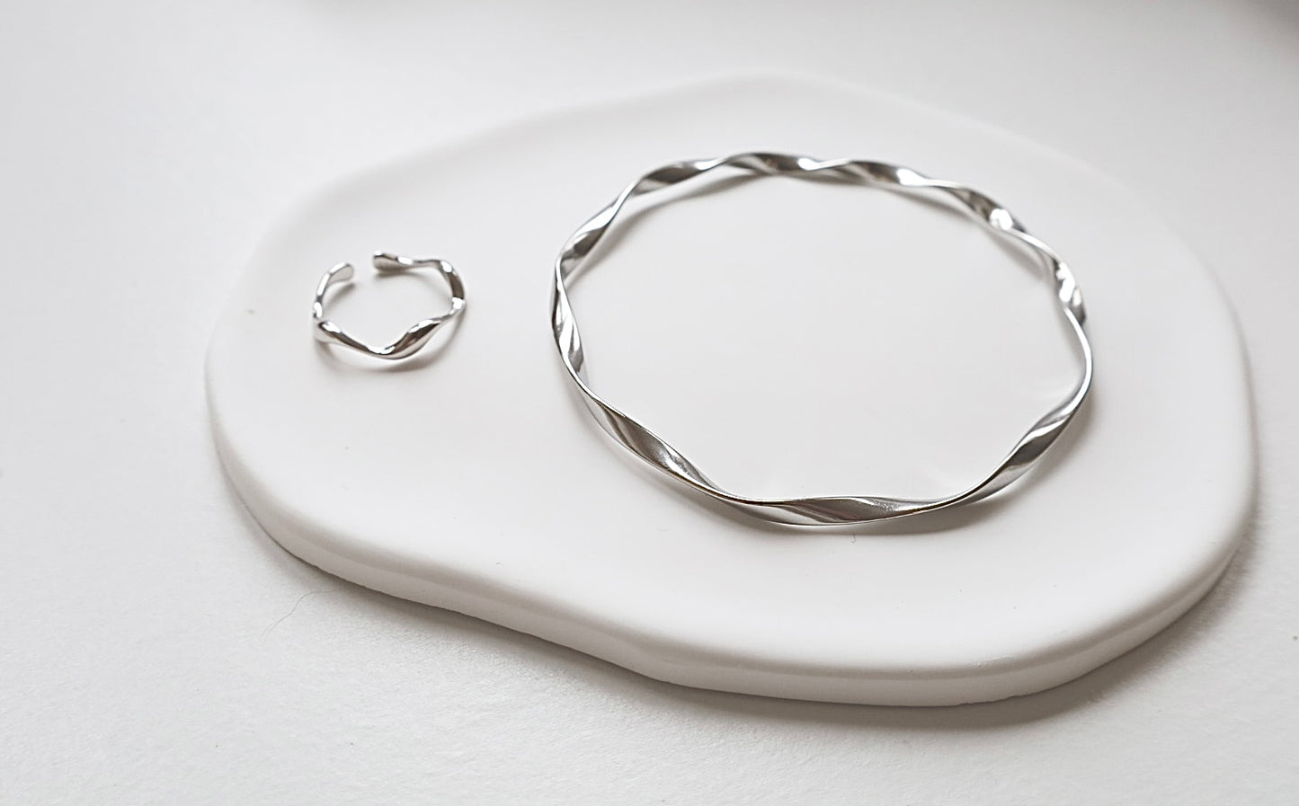Ribbon Twist Bangle