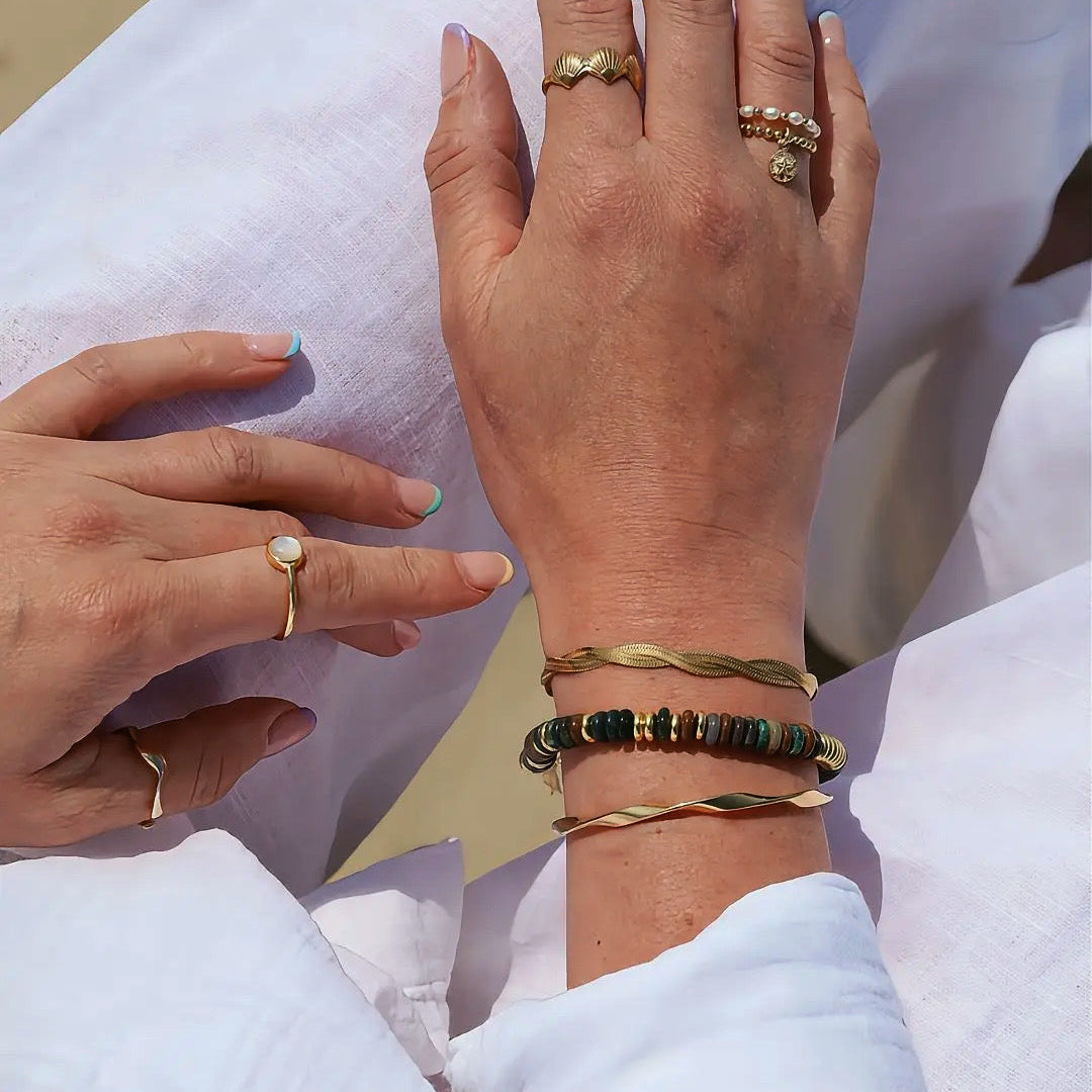 Solara Twist Cuff